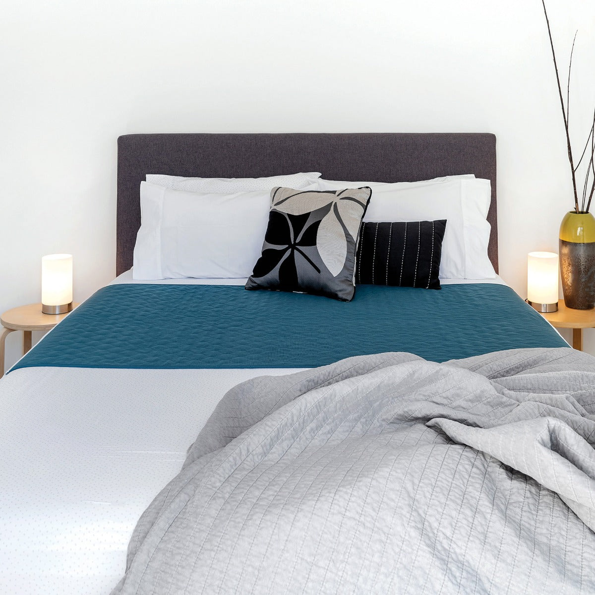 Conni X-wide Reusable 153x85cm Charcoal Bed Pad with Tuck-ins 2500ml