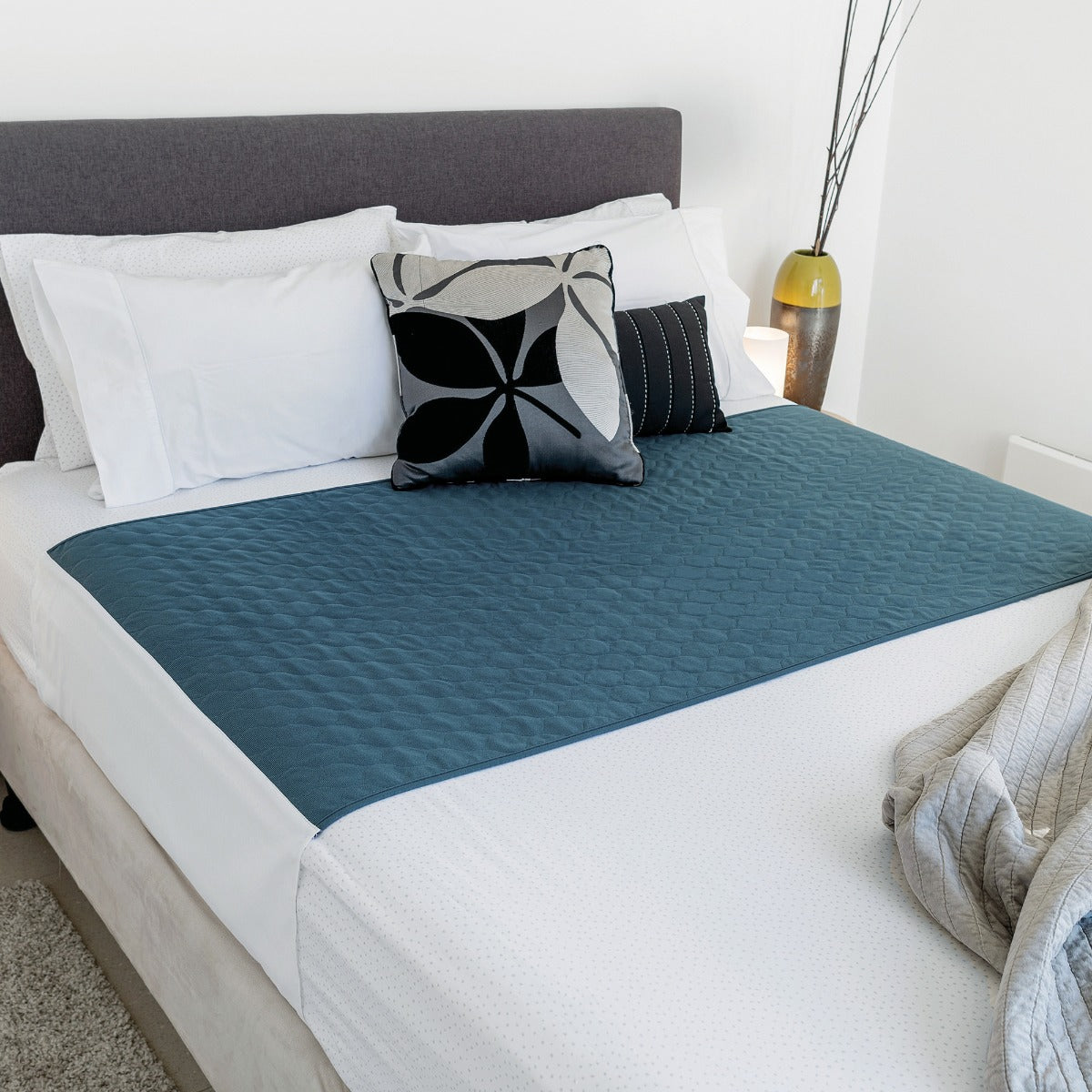 Conni X-wide Reusable 153x85cm Charcoal Bed Pad with Tuck-ins 2500ml